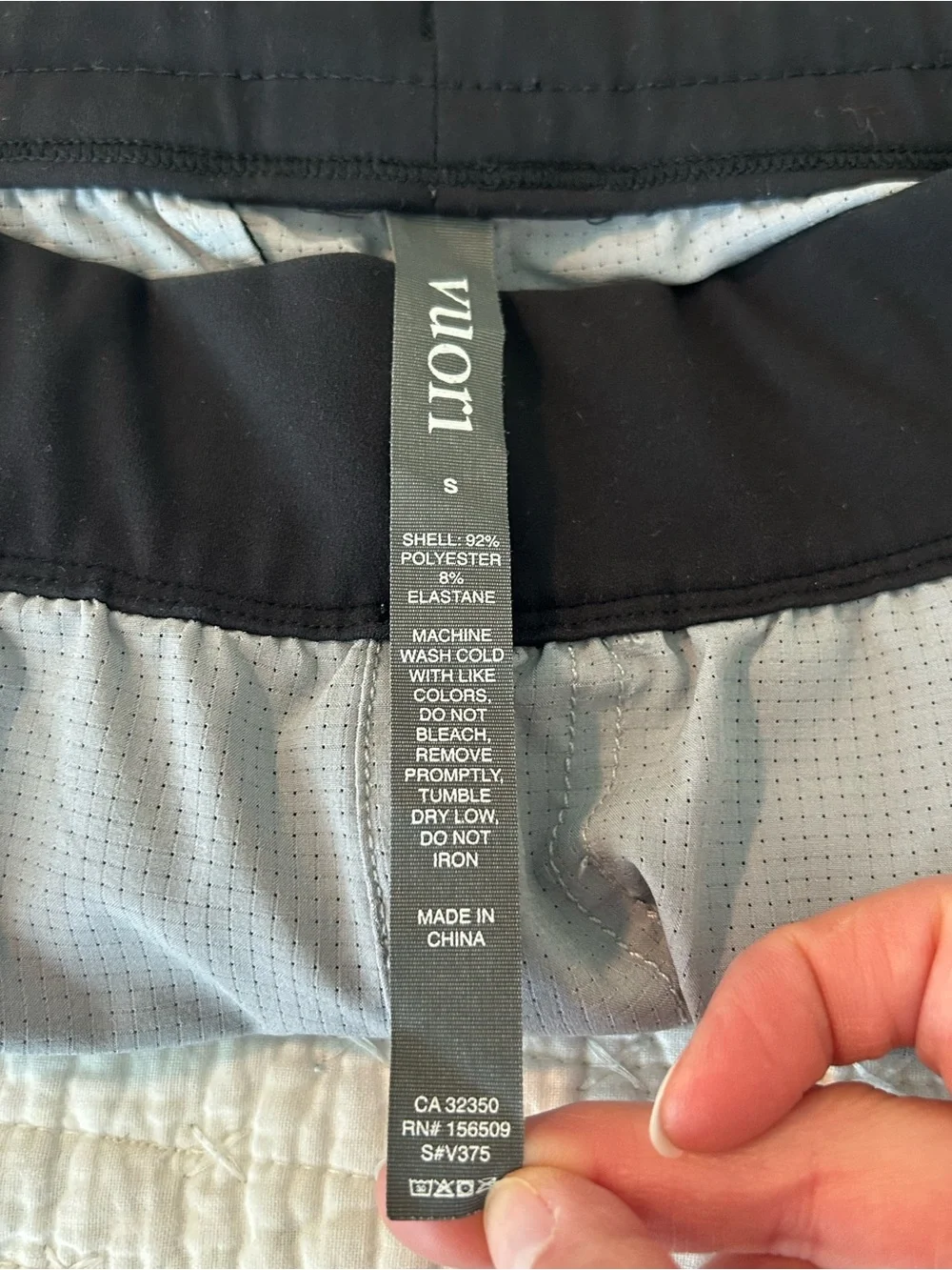 VUORI Men’s Draft 6.5” Inseam Shorts Gray/Blk Detail SzSM Lightweight Active